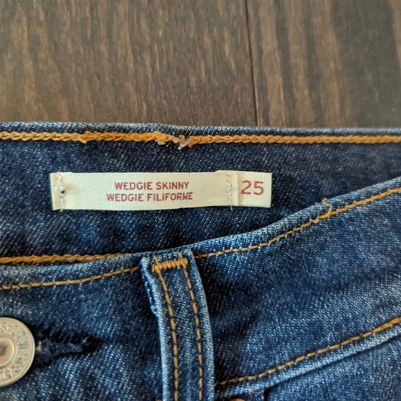Levi Dark Wash Wedgie Skinny - Picture 5 of 7